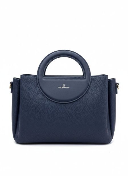 حقيبة يد أنيقة بتفاصيل راقية