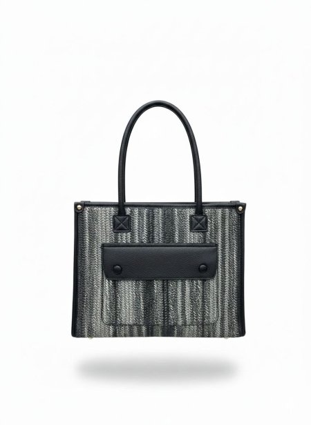 حقيبة يد أنيقة بتفاصيل راقية