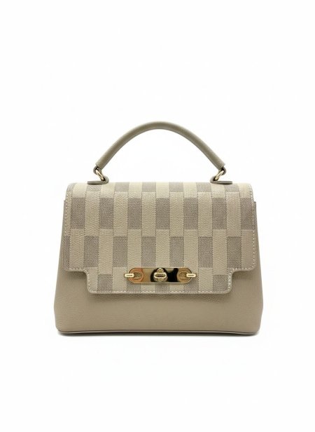 حقيبة يد أنيقة بتفاصيل راقية