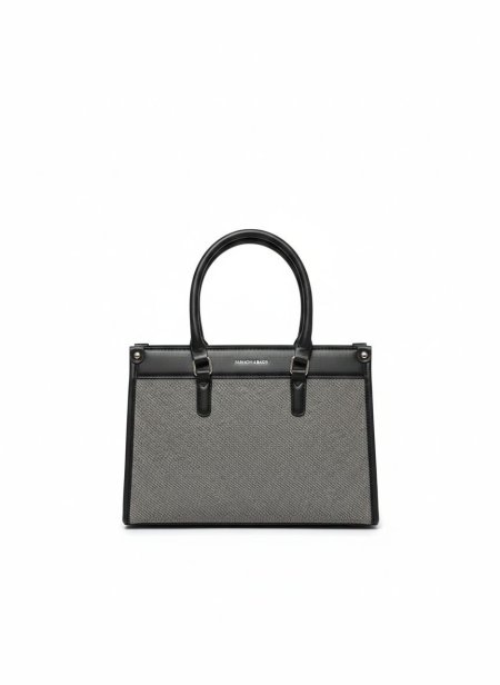 حقيبة يد أنيقة بتفاصيل راقية