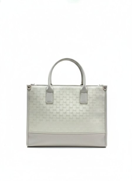 حقيبة يد أنيقة بتفاصيل راقية