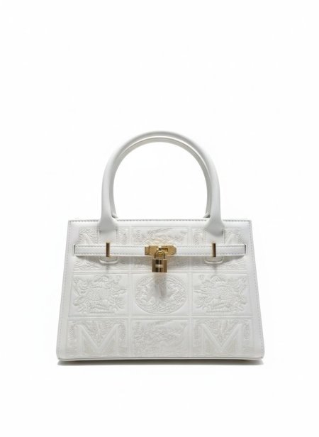 حقيبة يد أنيقة بتفاصيل راقية