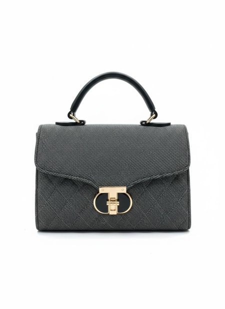 حقيبة يد أنيقة بتفاصيل راقية