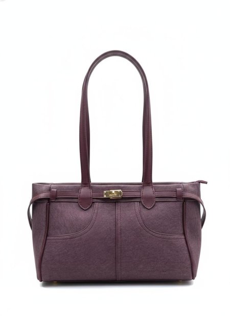 حقيبة يد أنيقة بتفاصيل راقية