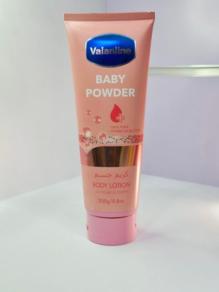 كريم جسم من Baby powder