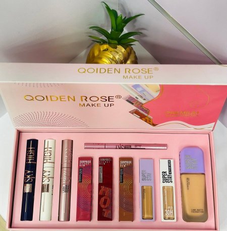 طقم كامل من ماركة Qoiden rose كريم اساس، كونسيلر، مسكارة ، حومرة، ايلاينر.