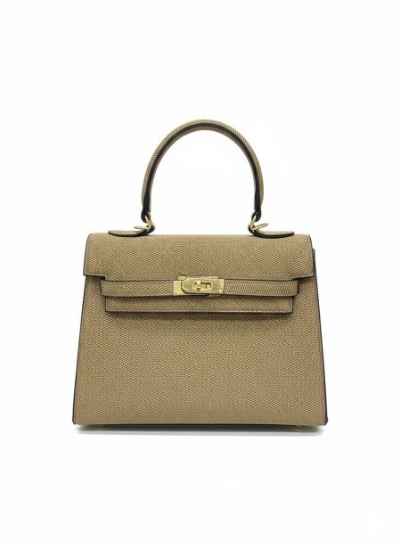 حقيبة يد أنيقة بتفاصيل راقية