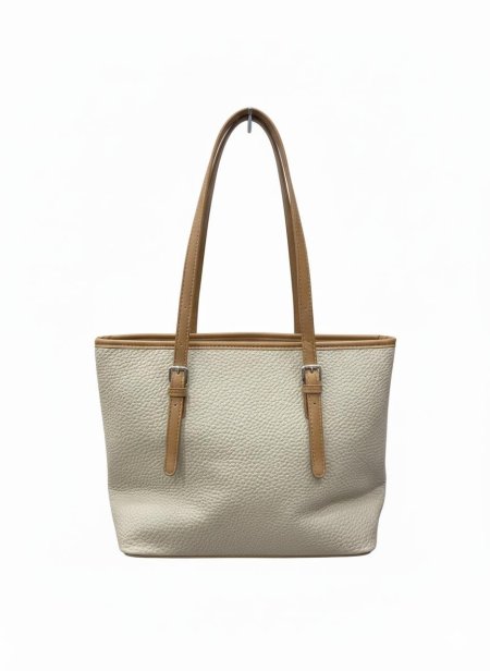 حقيبة يد أنيقة بتفاصيل راقية